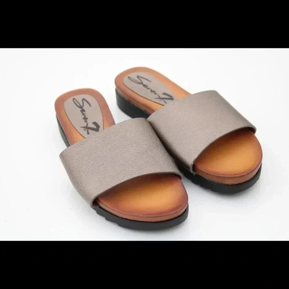 NWOT 7 for all man kind slide sandals